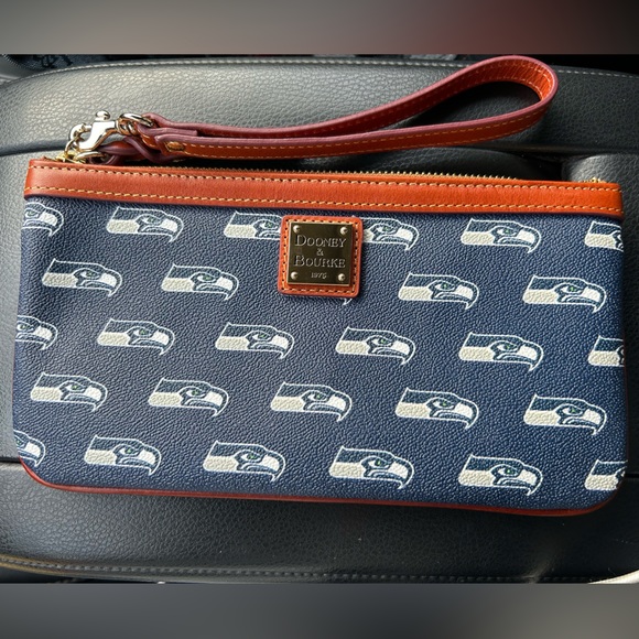 Dooney & Bourke Seattle Seahawks wristlet - Picture 1 of 6